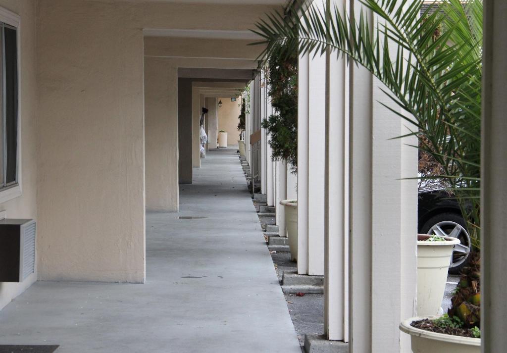 Caravelle Inn Suites
