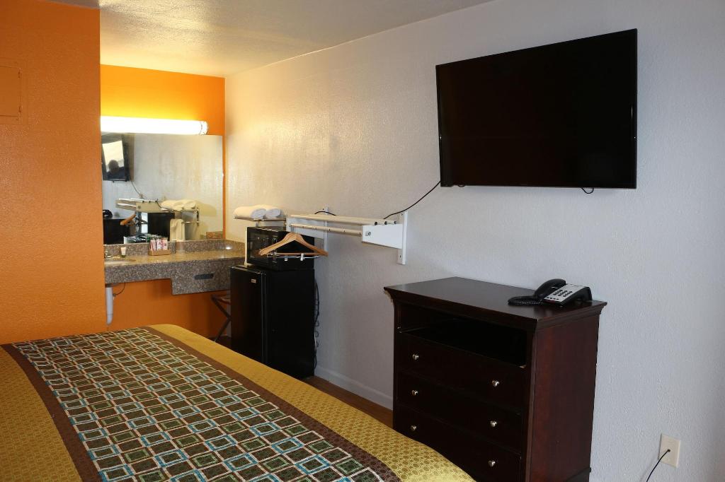 Lonestar Inn