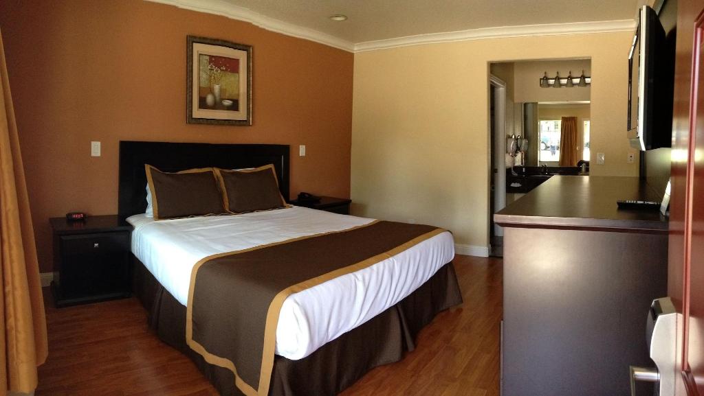 Monterey Surf Inn