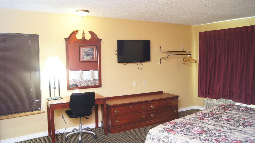 Holiday Lodge Suites