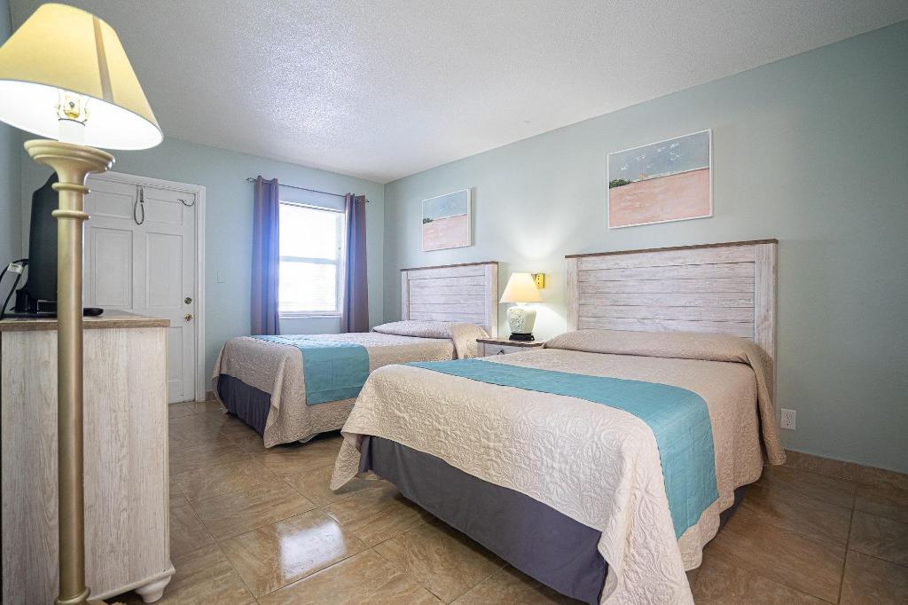 Carriage House Resort Motel