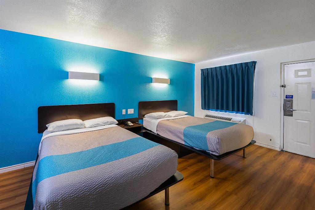 Motel 6 Grand Prairie, TX - Interstate 30