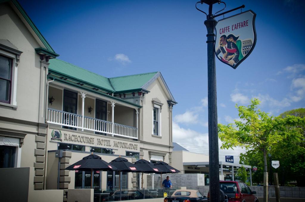 The Racecourse Hotel Motorlodge