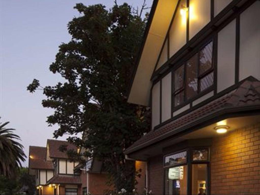 Champers Motor Inn