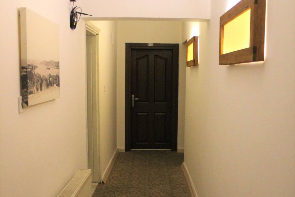 listing card gallery