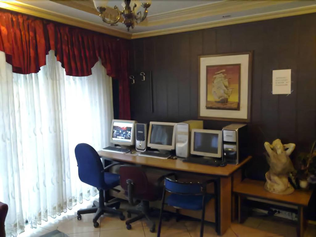 listing card gallery