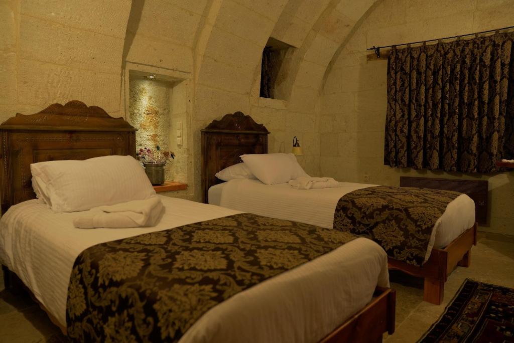 Canyon Cave Hotel