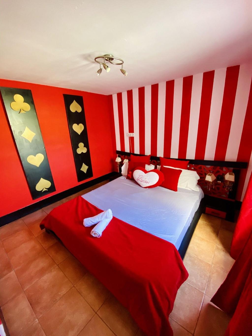 Sevilla Kitsch Hostel Art