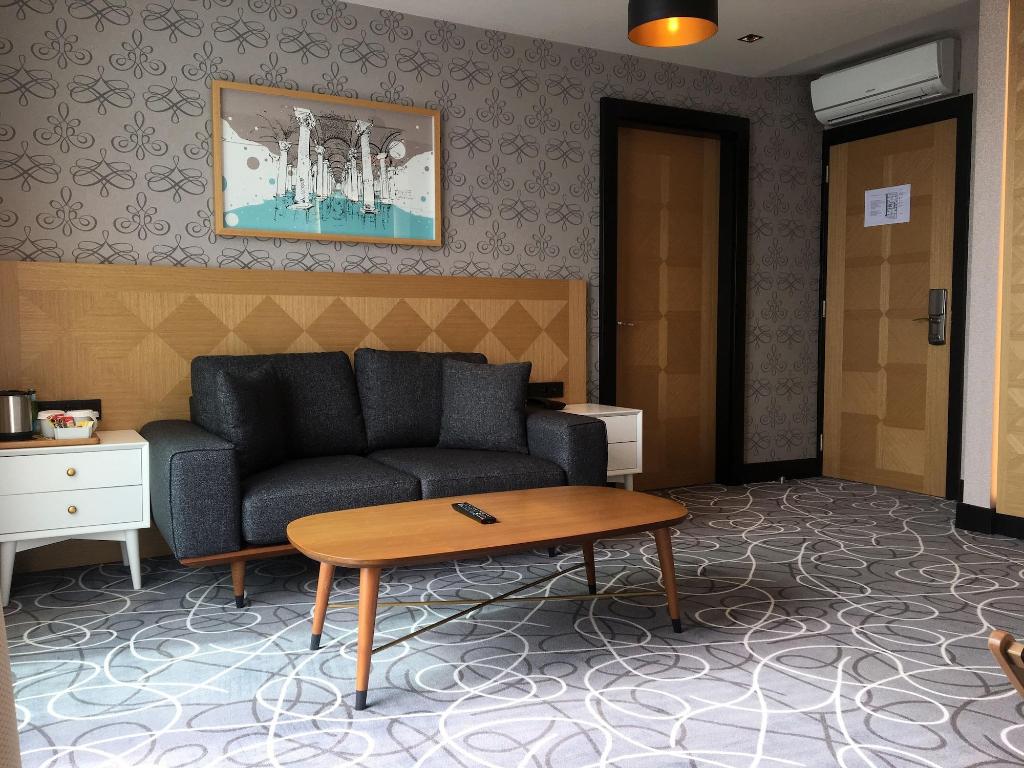 Four G Hotel