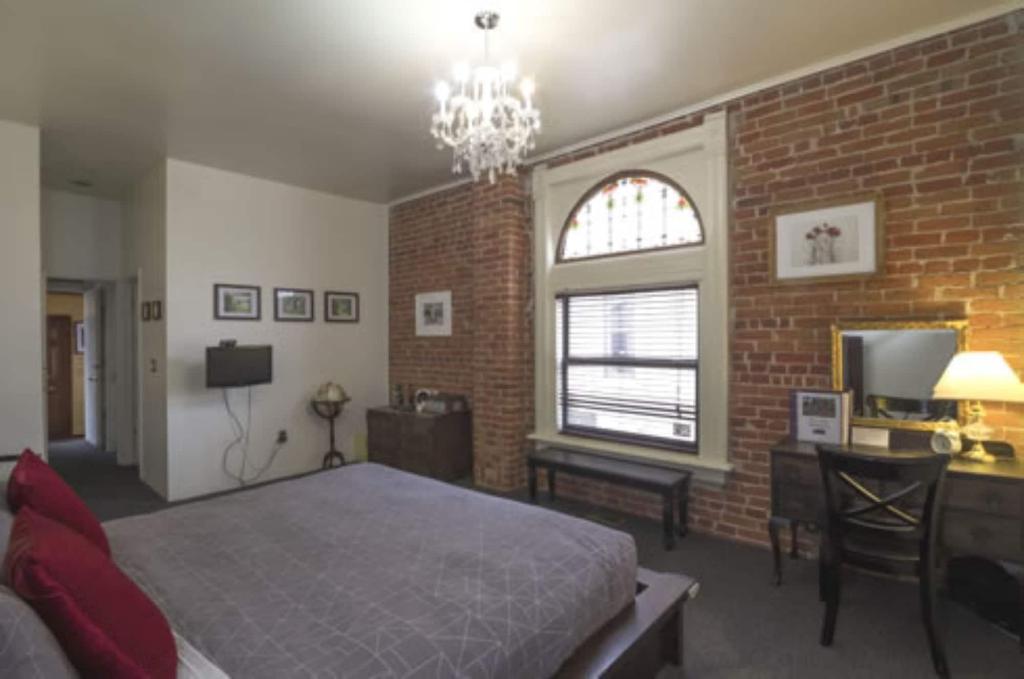 Queen Anne Bed And Breakfast