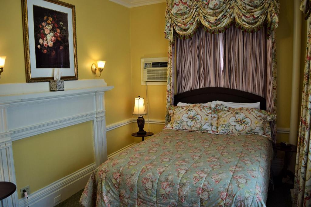 Bellevue Manor