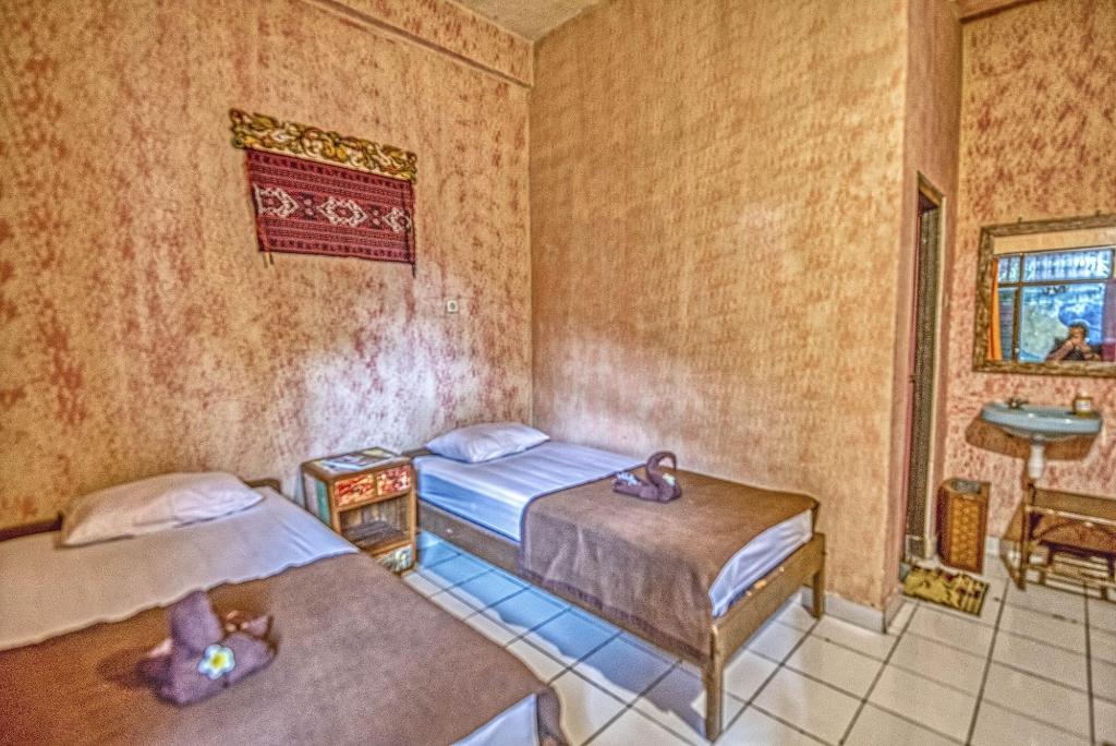 Lovina Central Hostel
