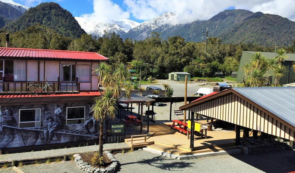 Chateau Backpacker Motels