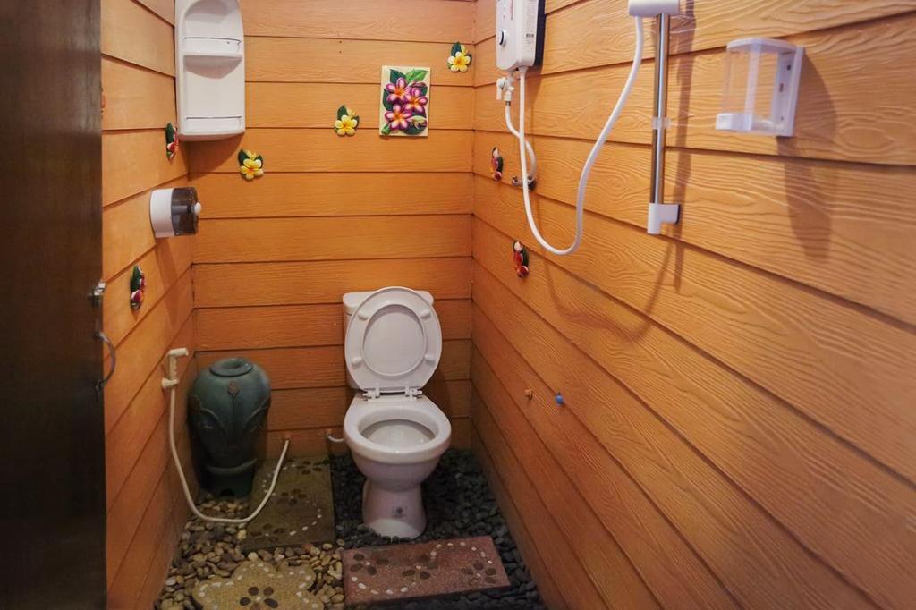 Leaf House Bungalow Hostel