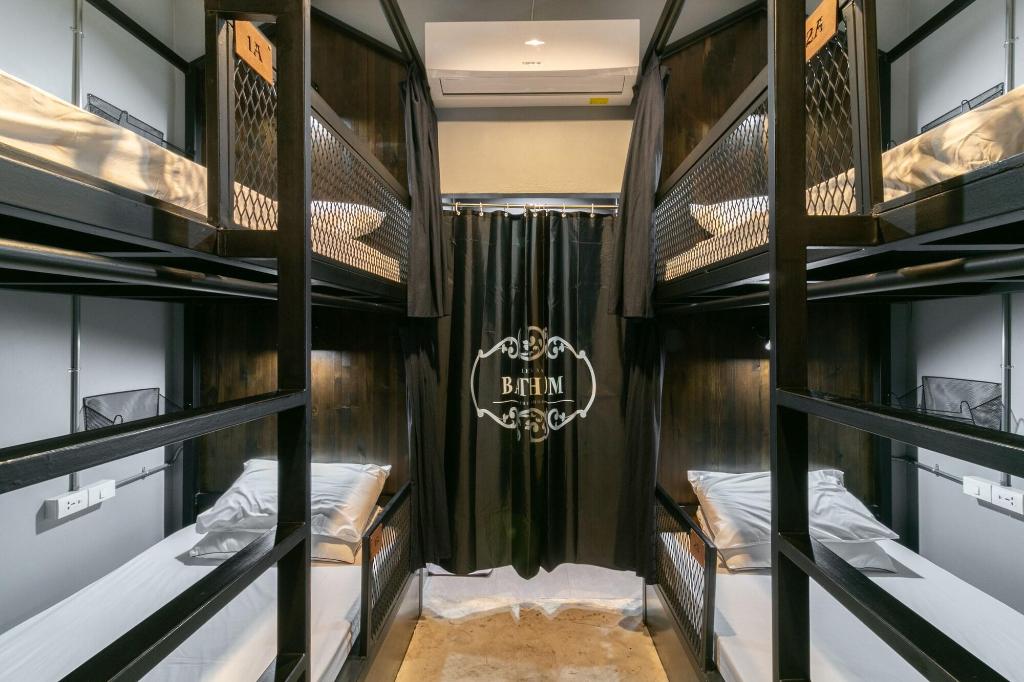 Castle Black Bangkok Hostel