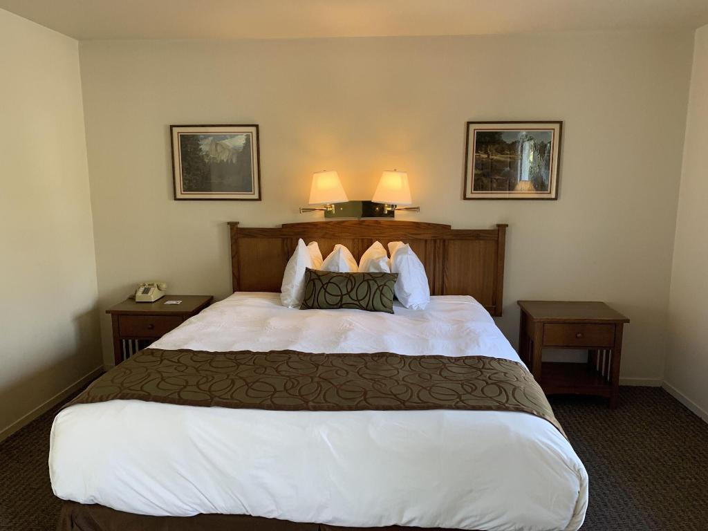 Mariposa Lodge