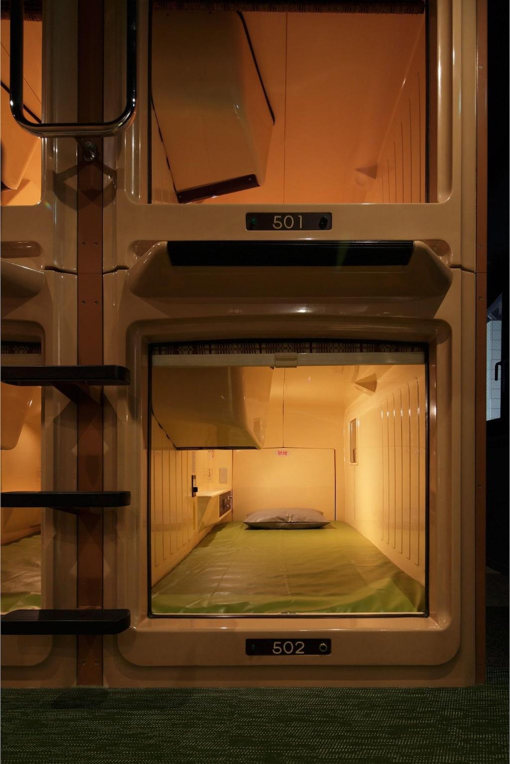 Booth Net Cafe Capsule