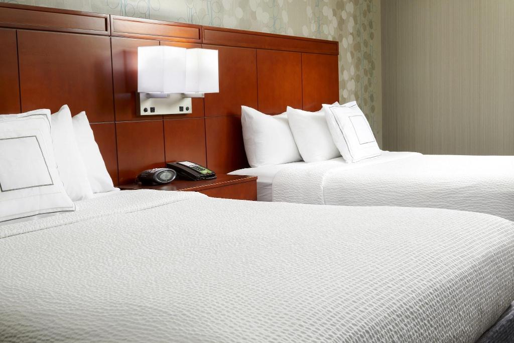 Courtyard By Marriott San Antonio Six Flags At The