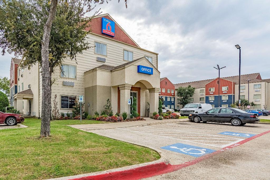Studio 6 Dallas Tx