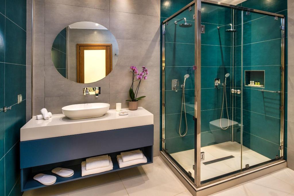Aura Suites