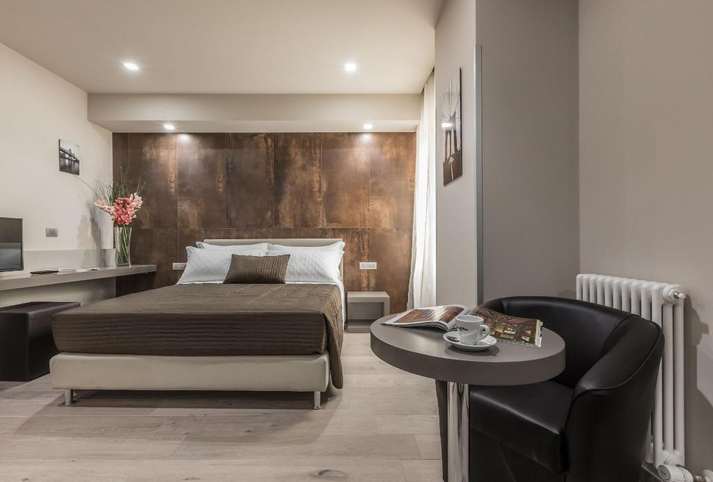Astoria Deluxe Rooms
