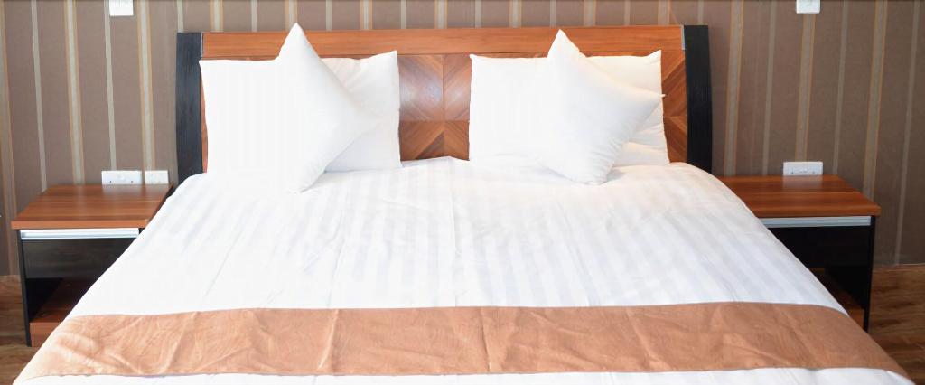 We Hotel And Suites