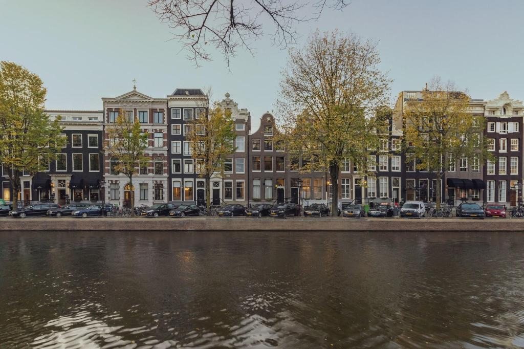 The Pavilions Amsterdam, The Toren