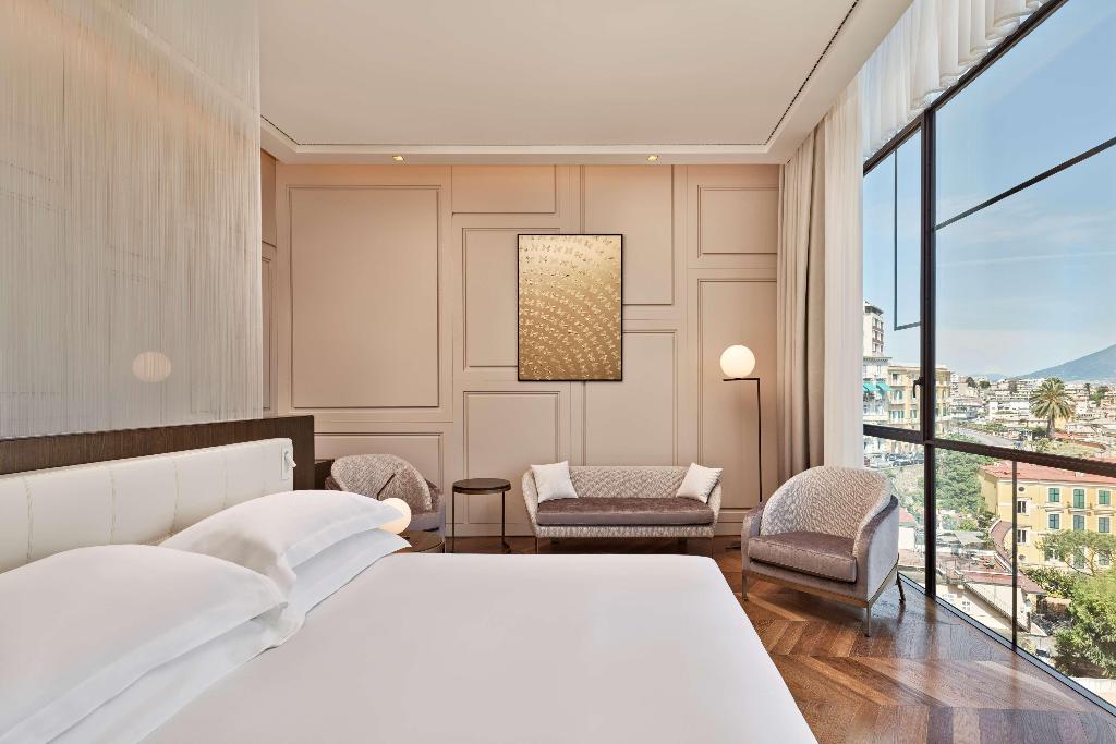 Hotel De Bonart Naples, Curio Collection By Hilton, Italien, Neapel. Großes 131