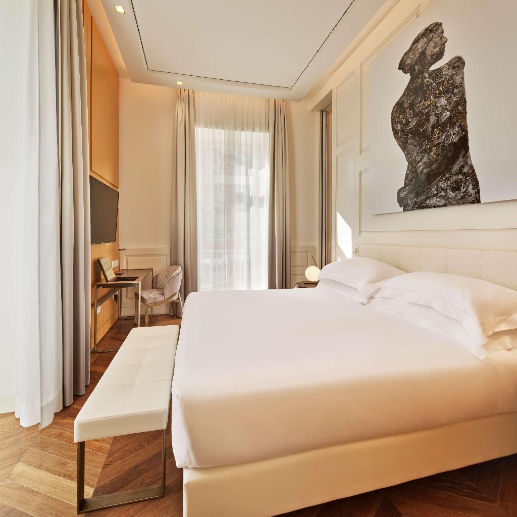 de Bonart Naples-Curio Collection by Hilton