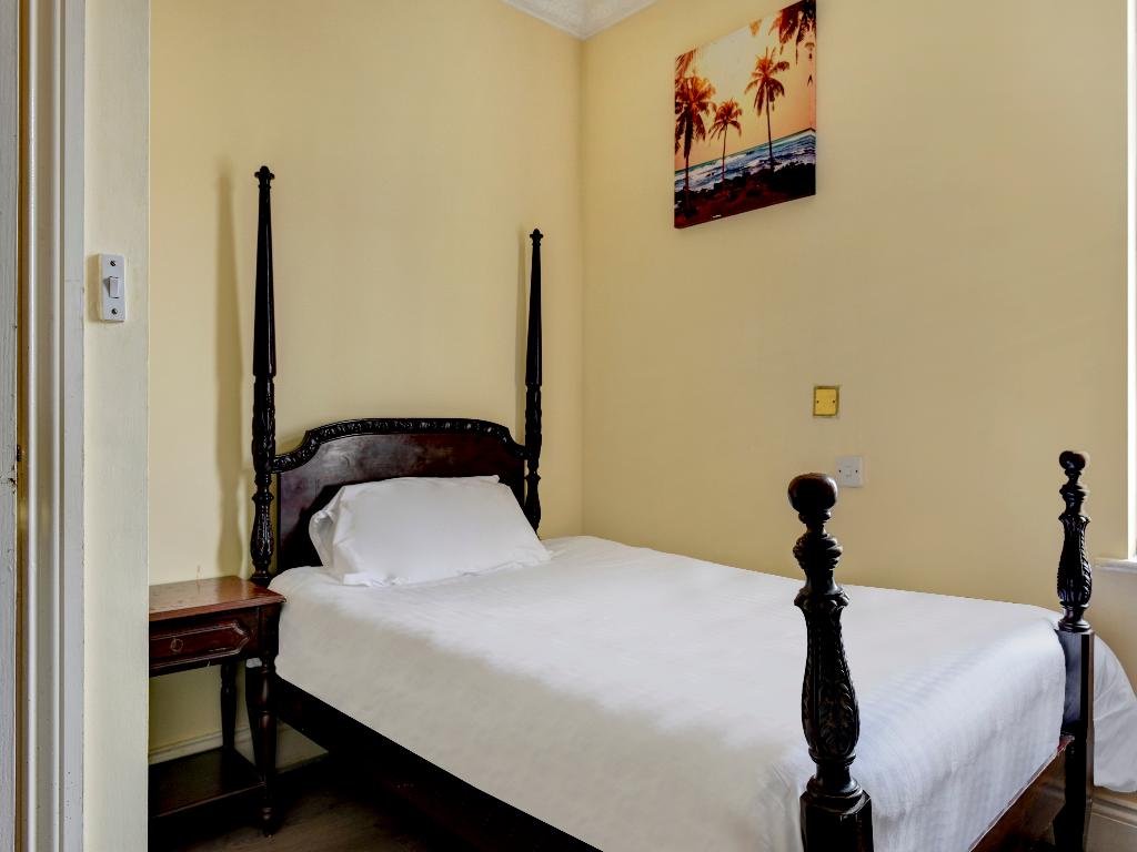 OYO Empire Hotel