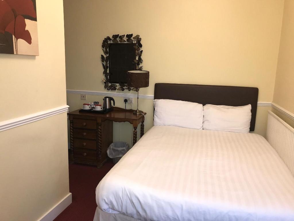 Barons Court Hotel