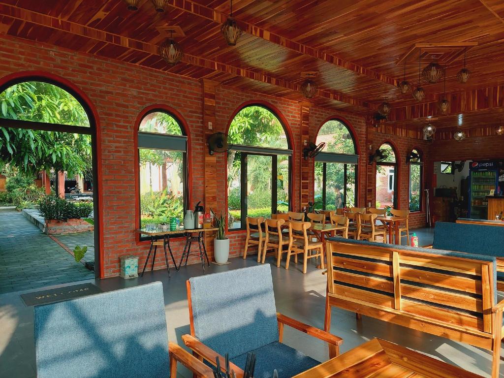 Ninh Binh Mountain Side Homestay & Cafe