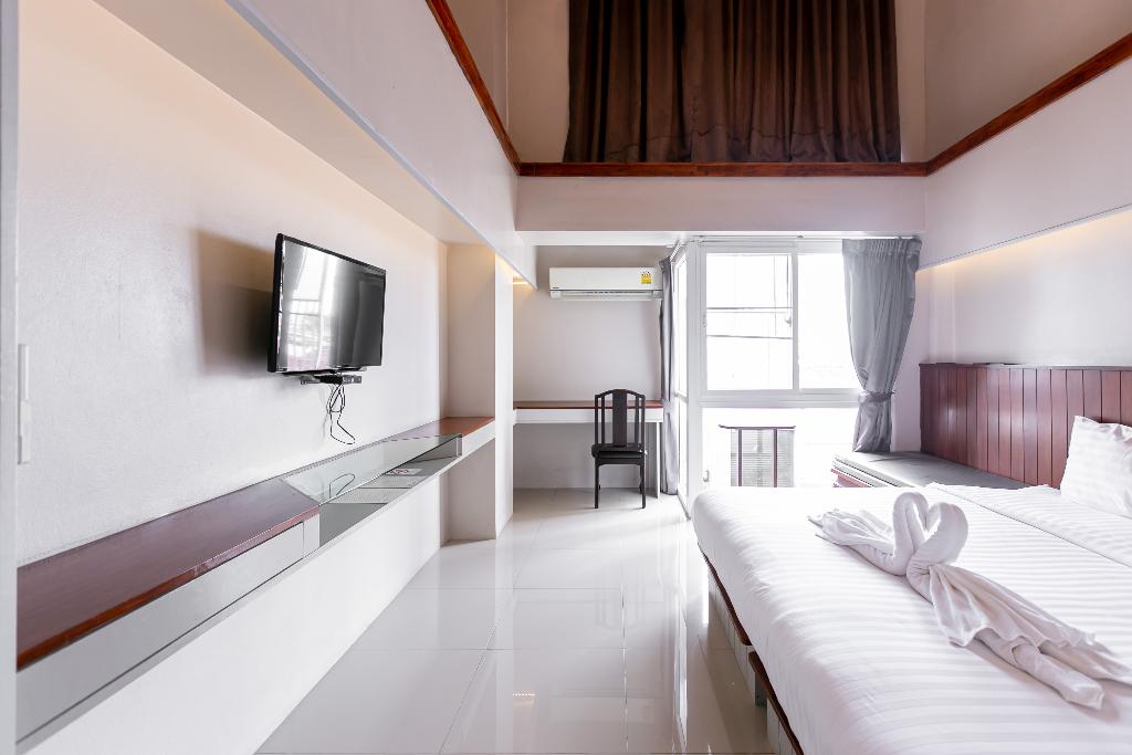 A Room Bangkok Sathorn by ZUZU