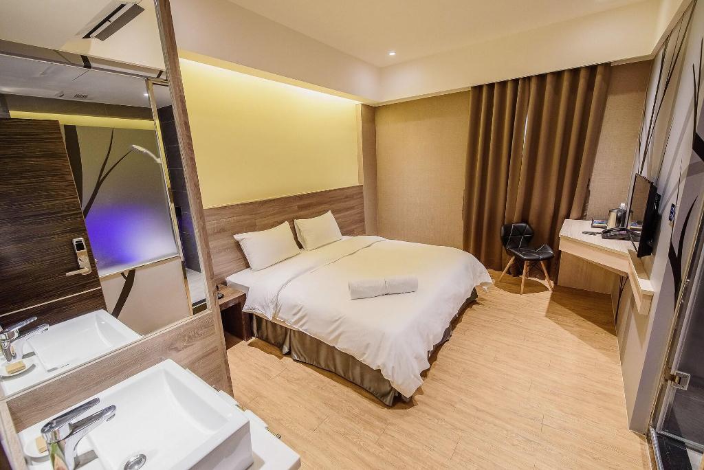 Six Fukun Hotel