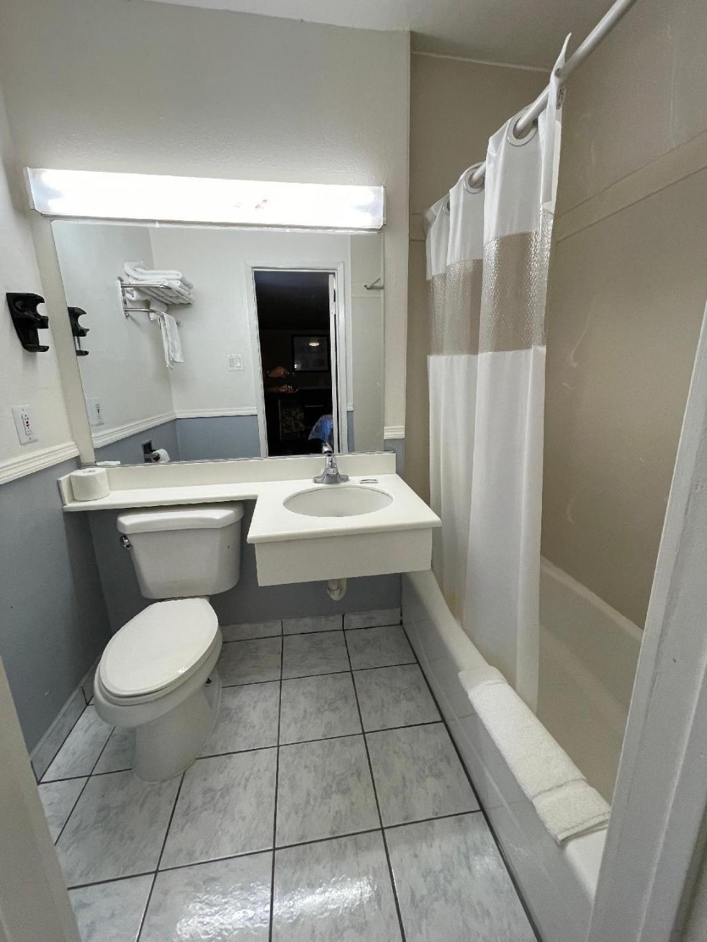 Hollywood Guest Inn