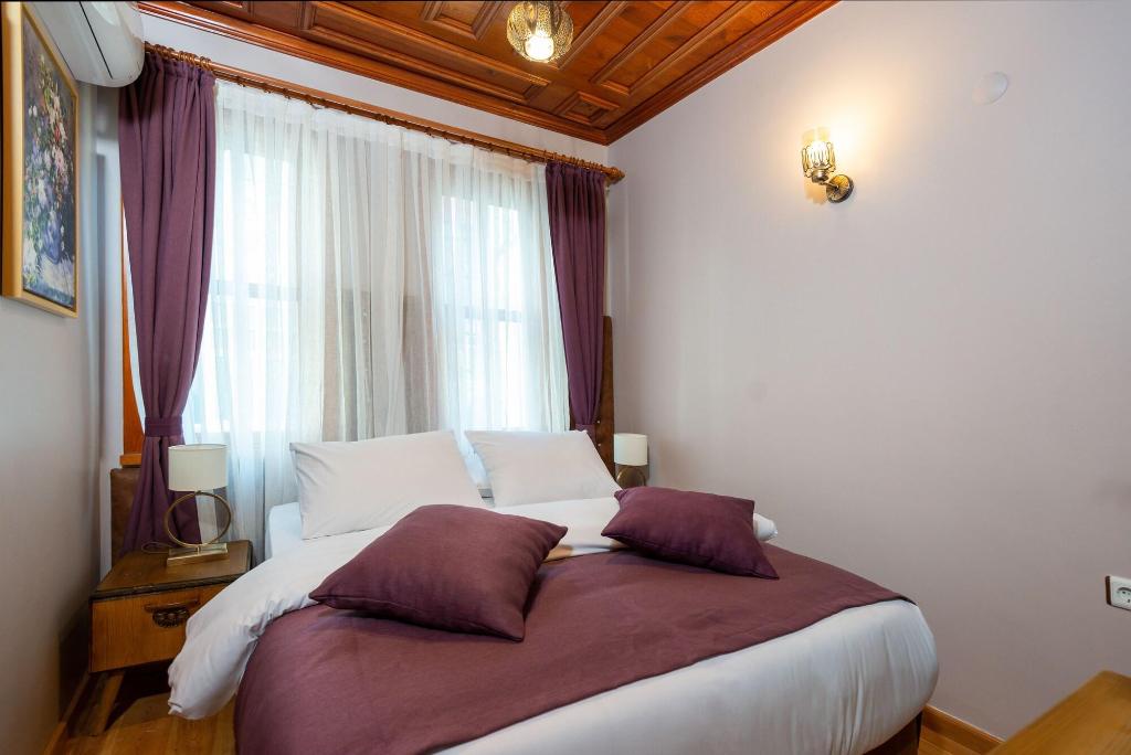 Wonder Wood Hotel
