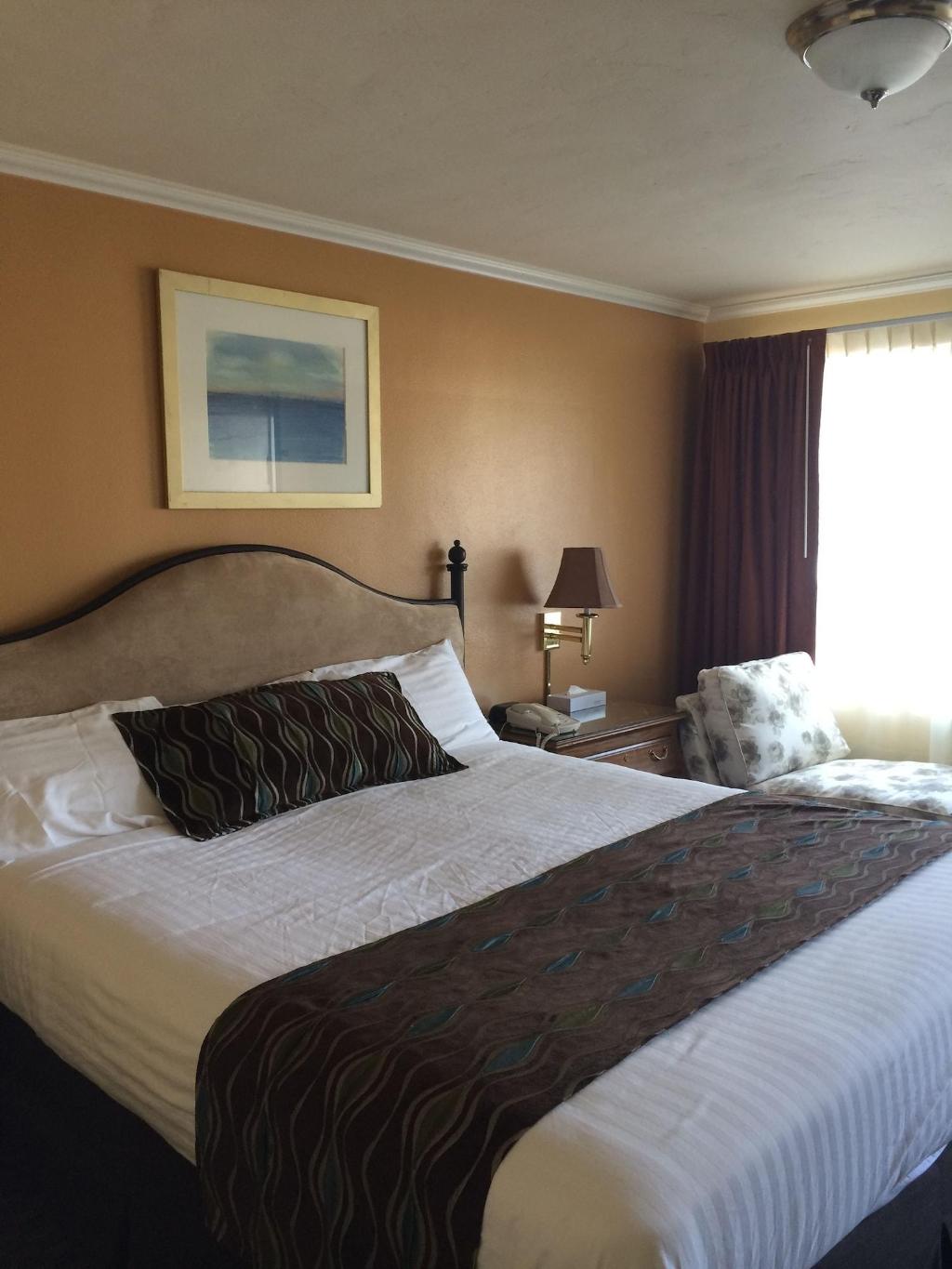 Oasis Inn & Suites