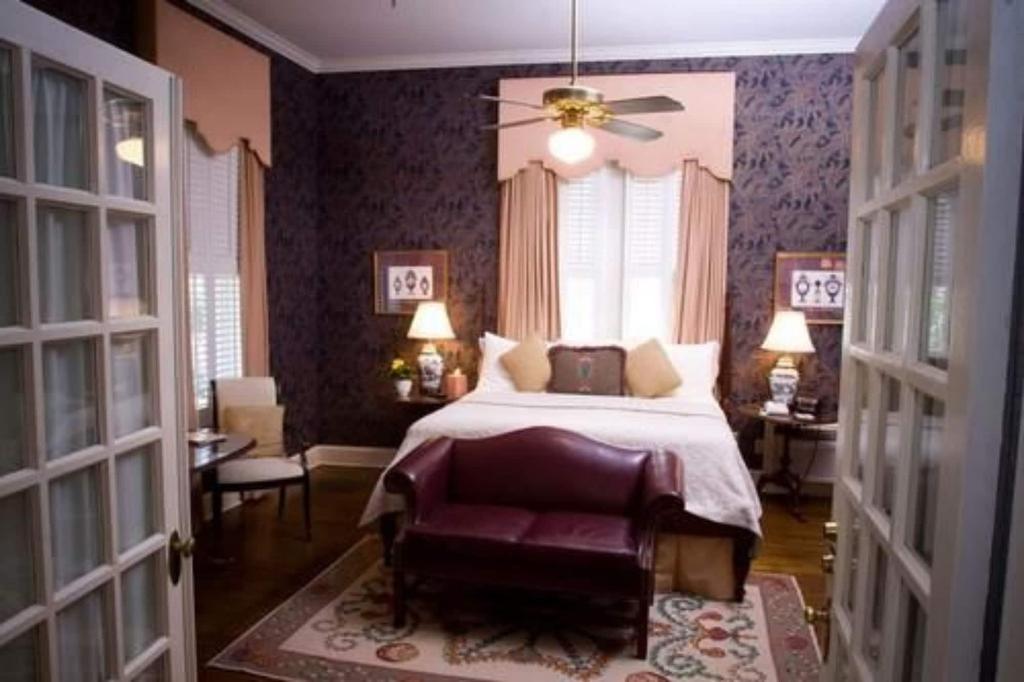 1842 Inn