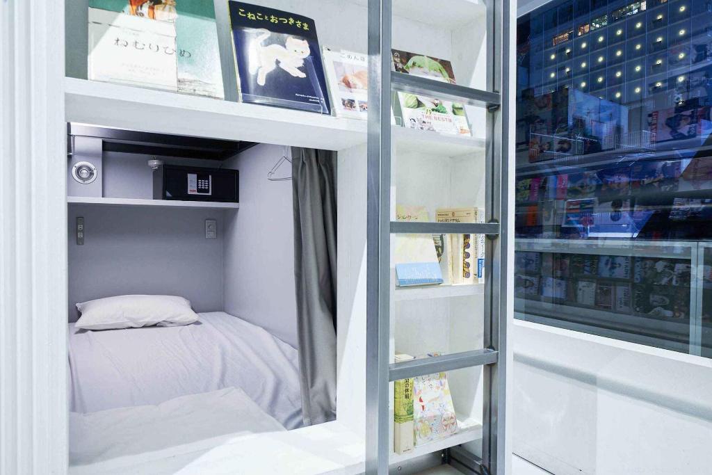 BOOK AND BED TOKYO SHINSAIBASHI - Hostel