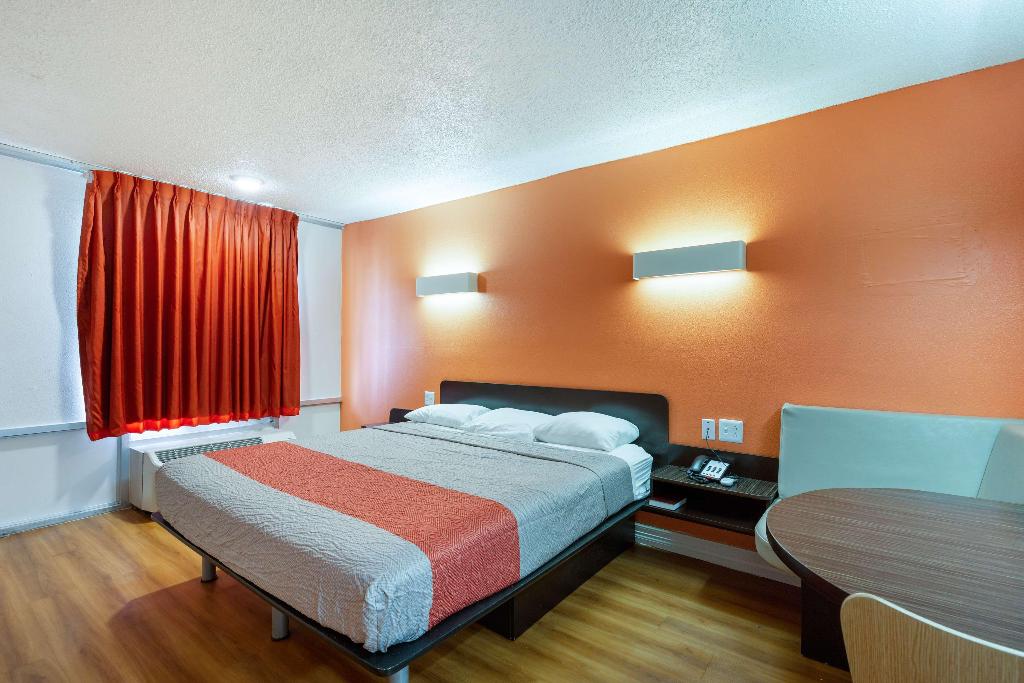 Motel 6 Houston, TX - East
