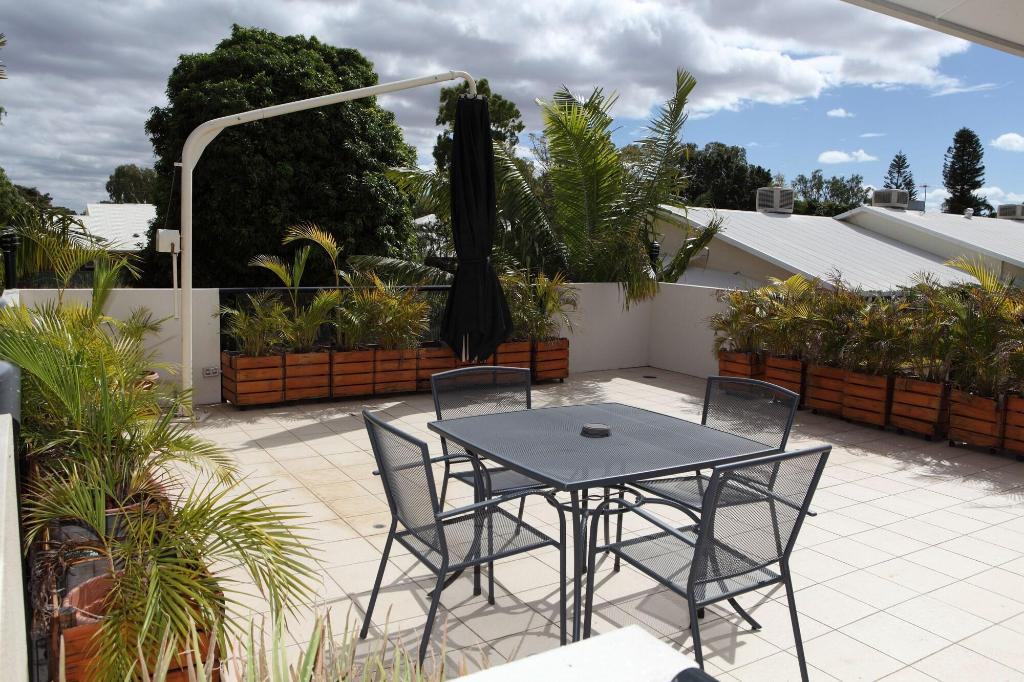 Emerald Central Palms Motel