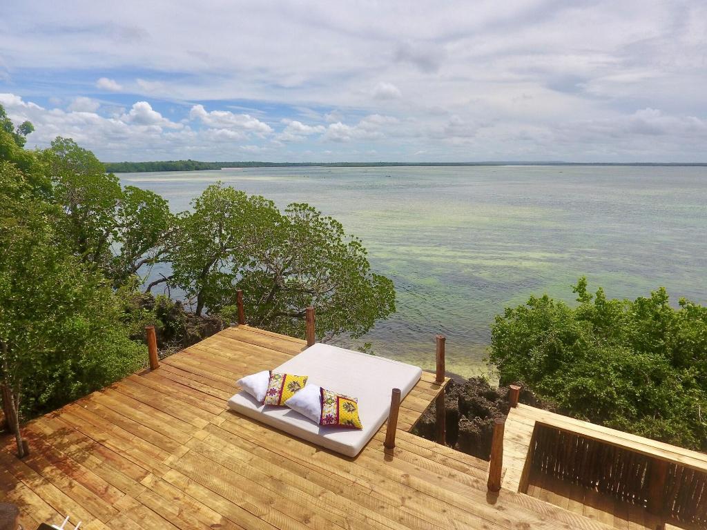 Rock And Sea Resort
