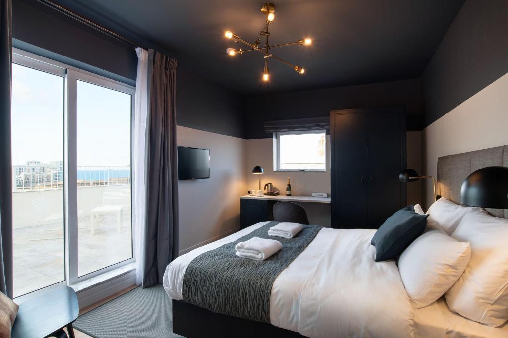 The Barrister Hotel — property photo 1