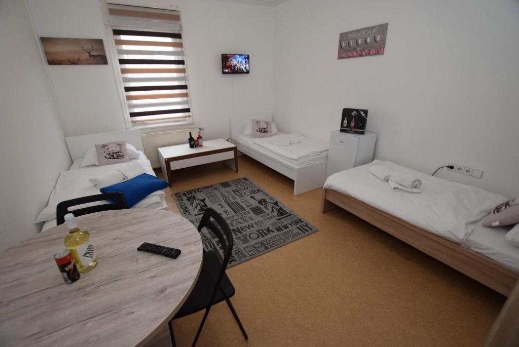 Monteurzimmer Kircheim Unter Teck - Hostel