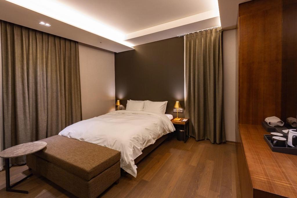 Hotel East9