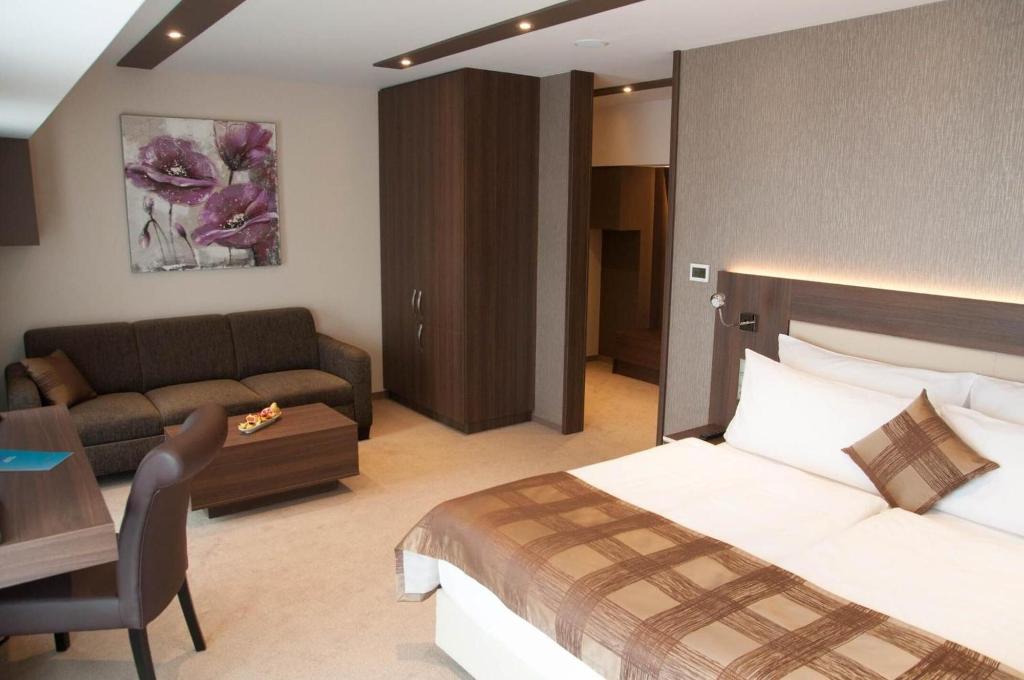 AZUL Hotel & Restaurant