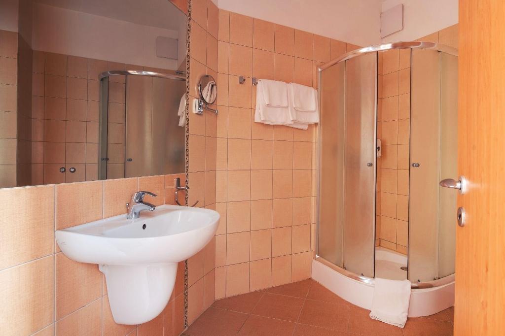 Granada Konferencia Wellness Sport Hotel