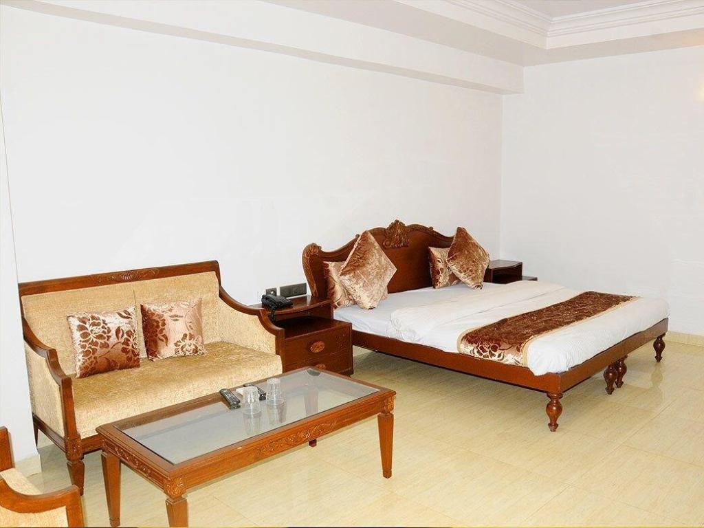 Hotel Ashray