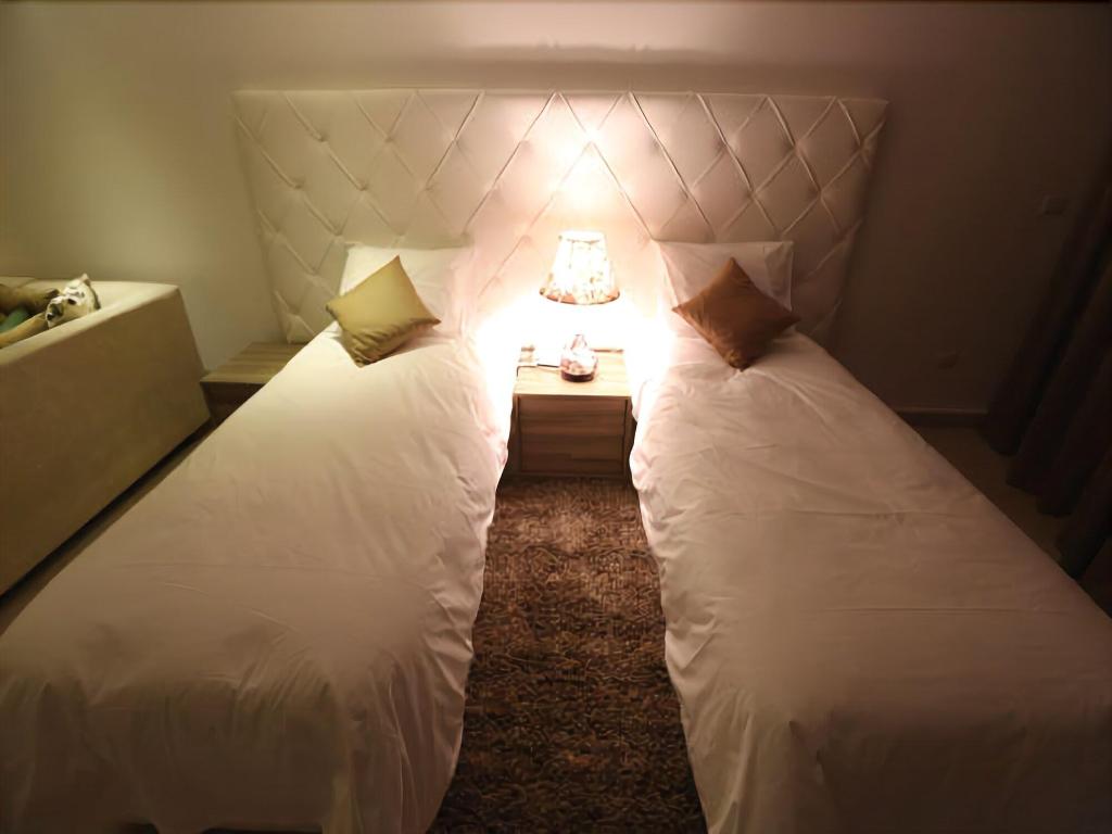 Delora Hotel And Suites