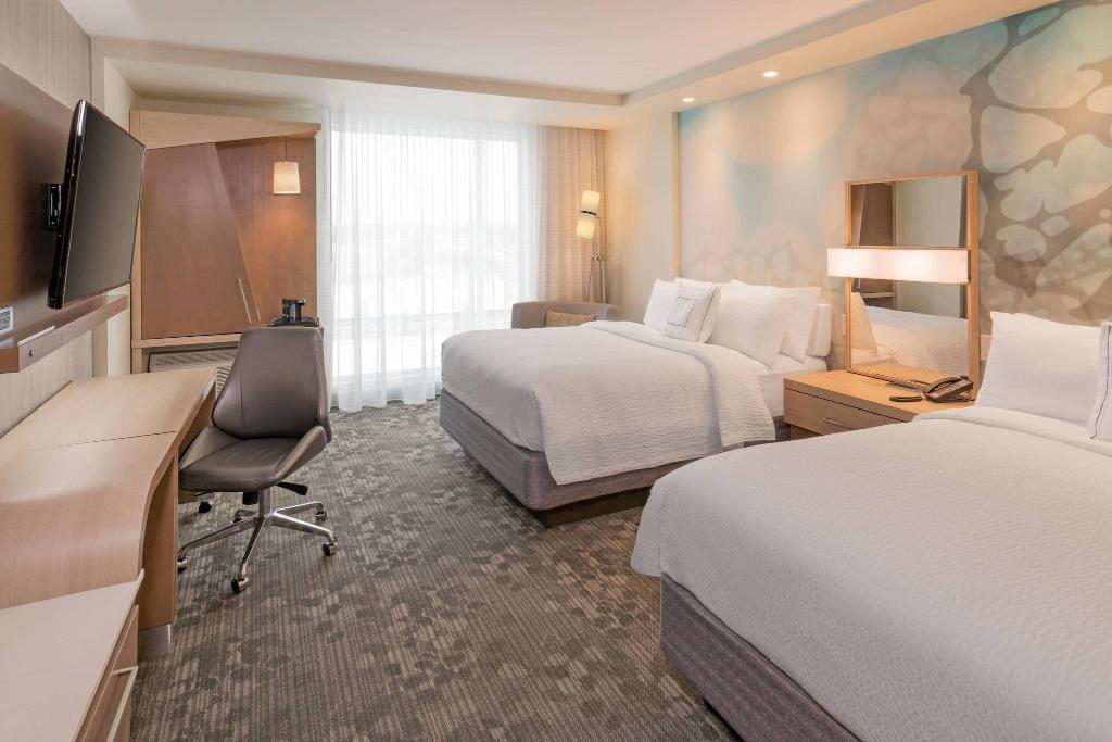 Courtyard By Marriott Burlington